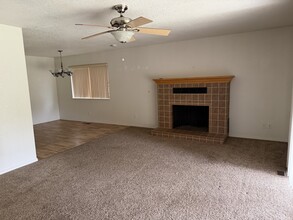 221 S 7th St in Patterson, CA - Building Photo - Building Photo