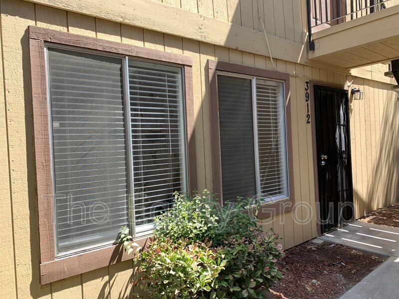3912 W Meadow Ave in Visalia, CA - Building Photo