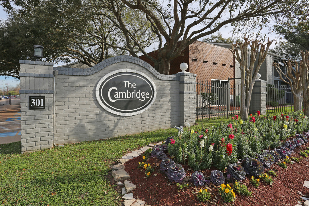 Cambridge Apartments in Angleton, TX - Foto de edificio