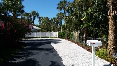 2252 NE Pelican Ter in Jensen Beach, FL - Foto de edificio - Building Photo