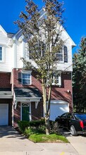 1374 Village Dr in Detroit, MI - Building Photo - Building Photo