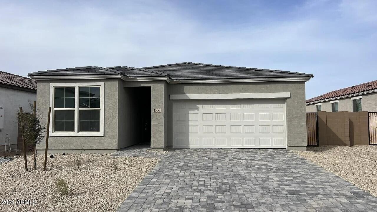 1690 W Toltec Dr in Coolidge, AZ - Building Photo