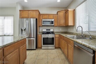 11925 Orense Dr in Las Vegas, NV - Foto de edificio - Building Photo