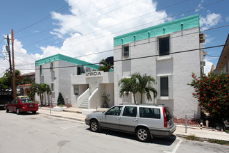 329 Madison St in Hollywood, FL - Building Photo - Building Photo