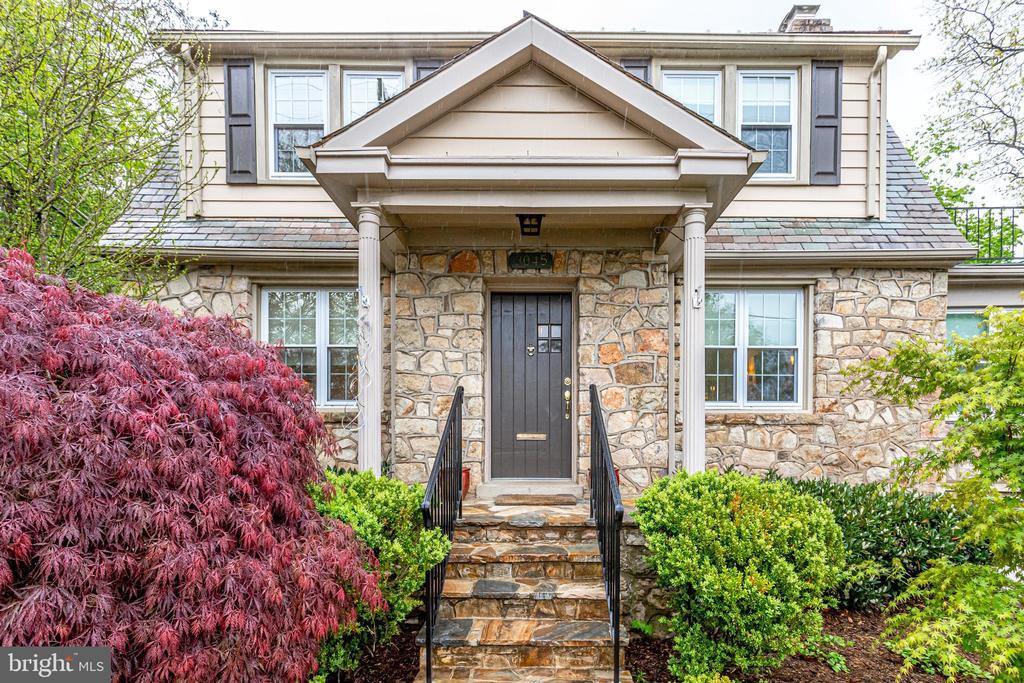 3045 Olin Dr in Falls Church, VA - Building Photo