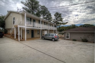136 Corbin St in Lawrenceville, GA - Foto de edificio - Building Photo