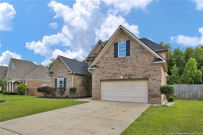 427 W Summerchase Dr in Fayetteville, NC - Foto de edificio - Building Photo