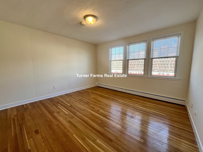 176 North Beacon St, Unit 3 in Boston, MA - Building Photo - Building Photo