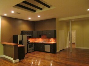 319 S Flores St in San Antonio, TX - Building Photo - Building Photo