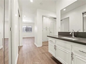 5334 Lindley Ave in Los Angeles, CA - Building Photo - Building Photo