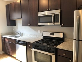 6704 N Artesian Ave, Unit 1N in Chicago, IL - Building Photo