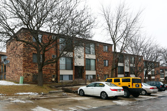 166 Gladstone Dr in Glendale Heights, IL - Building Photo - Building Photo