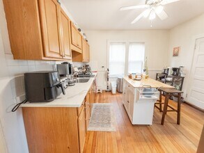 70 Line St in Somerville, MA - Foto de edificio - Building Photo