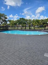 8001 Fairview Dr in Tamarac, FL - Building Photo - Building Photo