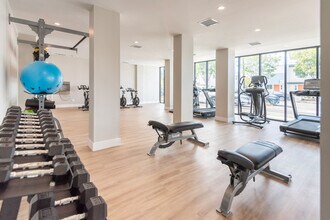 The Modern Apartments in San Diego, CA - Foto de edificio - Building Photo