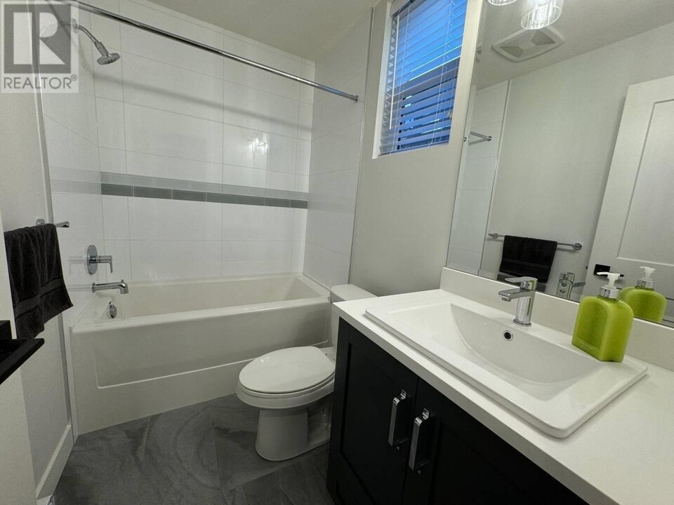 21354 140B Ave in Maple Ridge, BC - Building Photo