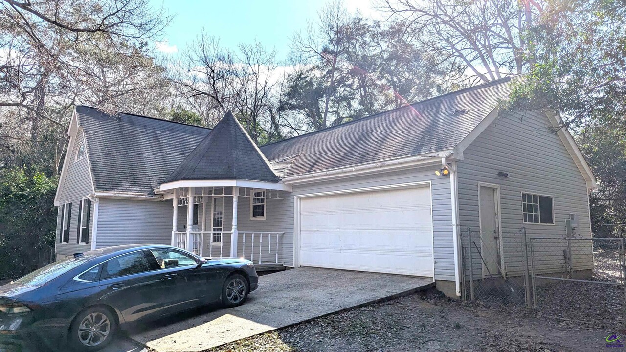 1378 Cambridge Dr in Perry, GA - Building Photo