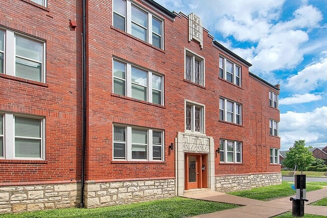 5743 Chippewa St in St. Louis, MO - Building Photo - Building Photo