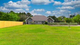 770 Hunt Rd, Unit 314 in Baytown, TX - Building Photo