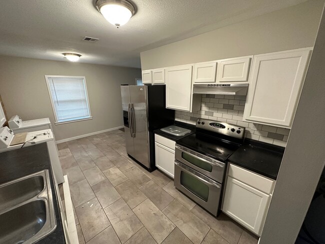 6253 N Jacksonville Dr in Park City, KS - Building Photo - Building Photo