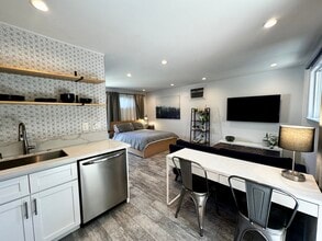 1743 S Orange Grove Ave in Los Angeles, CA - Building Photo - Building Photo