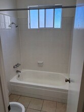 Corsican in Hawthorne, CA - Building Photo - Interior Photo