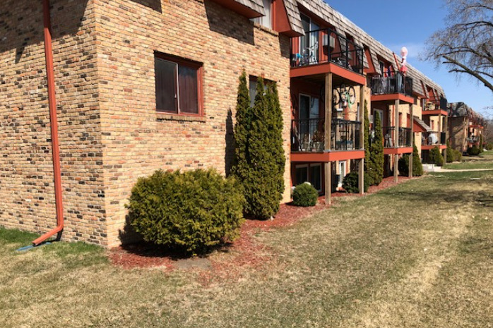 Parkwood Apartments in Prior Lake, MN - Building Photo