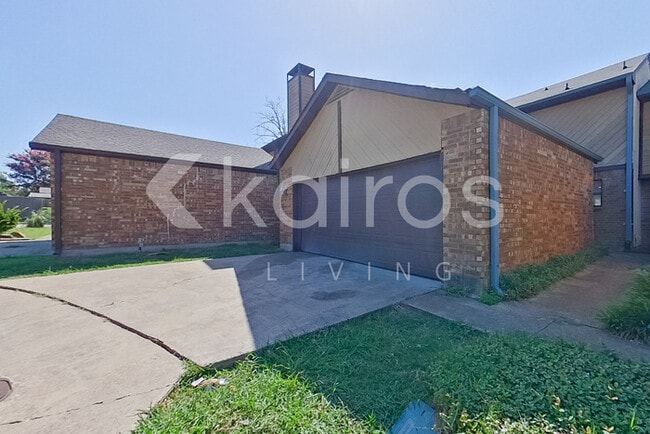 834 Courtenay Pl in Garland, TX - Foto de edificio - Building Photo
