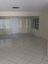 359 W Dayton Cir in Fort Lauderdale, FL - Building Photo - Building Photo