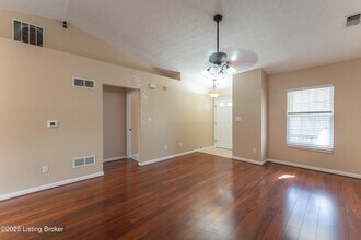 7035 Royal Links Dr in Louisville, KY - Building Photo - Building Photo