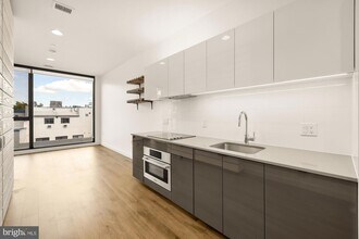 57 N St NW, Unit 331 in Washington, DC - Foto de edificio - Building Photo