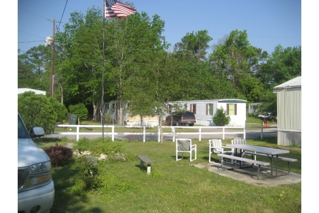 Berkeley Crest MHP in Hanahan, SC - Building Photo - Building Photo