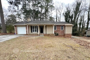 3838 Cherie Glen Rd SW in Snellville, GA - Building Photo