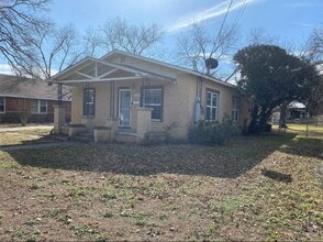 622 N Race in Stephenville, TX - Building Photo - Building Photo