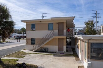Arlington Court in Daytona Beach, FL - Building Photo - Building Photo