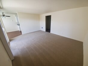 Greenwood Park Apartments in Salem, OR - Building Photo - Building Photo