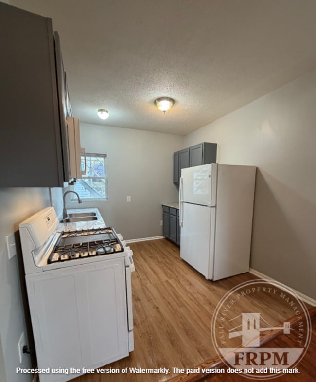 1879 N Main St in Fall River, MA - Building Photo - Building Photo