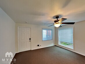 2048 81st Ave in Oakland, CA - Foto de edificio - Building Photo