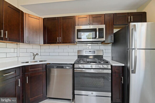 634 Denison St photo'