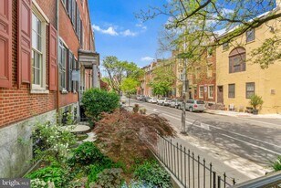 914 Spruce St in Philadelphia, PA - Building Photo