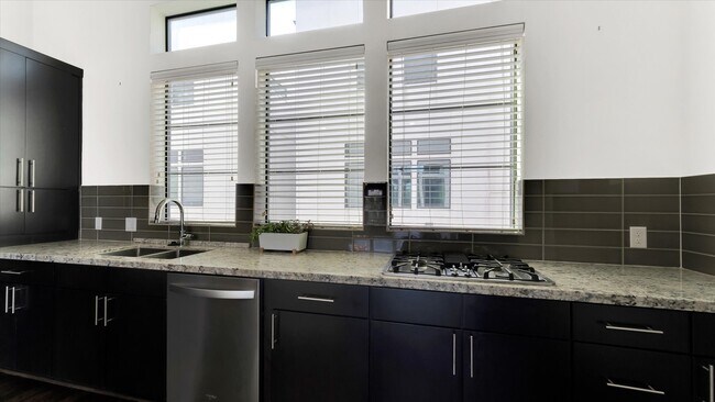 2115 Colorado St in Houston, TX - Building Photo - Building Photo