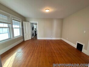 49 Forbes St, Unit 2 in Boston, MA - Building Photo - Building Photo