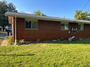 913 Evelyn Ct in Ann Arbor, MI - Building Photo - Building Photo