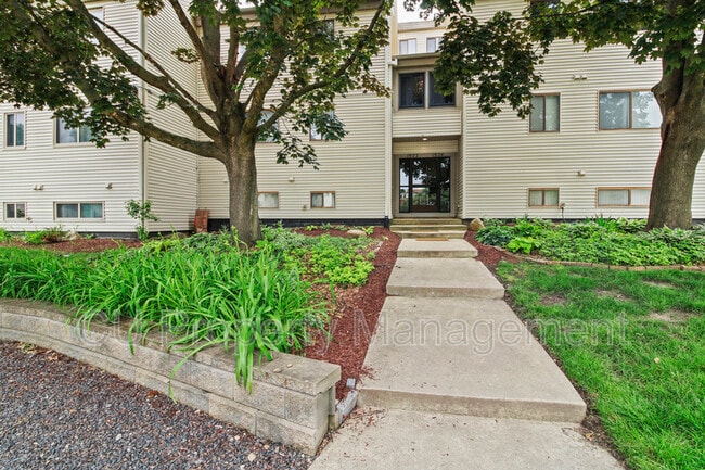 property at 1924 Melrose Dr