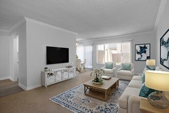 Los Arbolitos Huntington Beach Apartments in Huntington Beach, CA - Building Photo - Building Photo