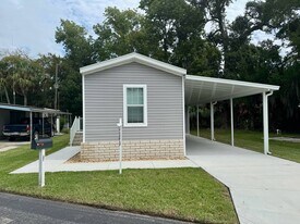 843 E Colonial Cir in Daytona Beach, FL - Building Photo