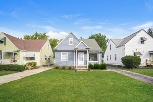 19121 Harvard Ave in Warrensville Heights, OH - Building Photo