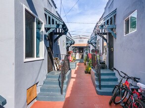 3209 W Washington Blvd in Los Angeles, CA - Foto de edificio - Building Photo