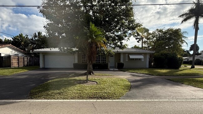 1424 SE 12th Ave in Deerfield Beach, FL - Foto de edificio - Building Photo