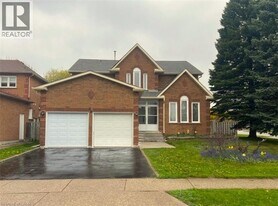 88 Chamberlin Dr in Cambridge, ON - Building Photo